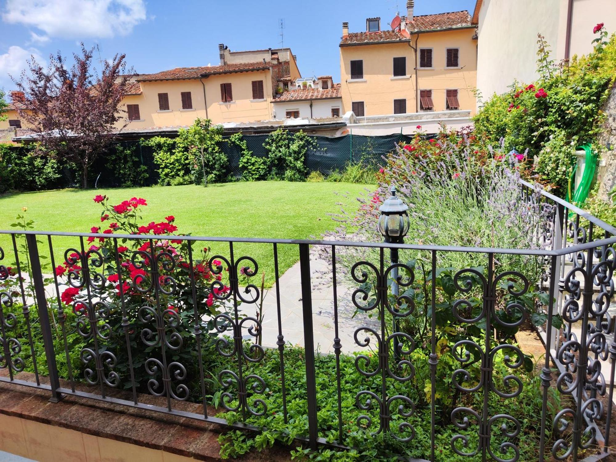 Casa Di Pietro Aretino, Arezzo Centro Storico 4-8 Letti Apartment Exterior photo